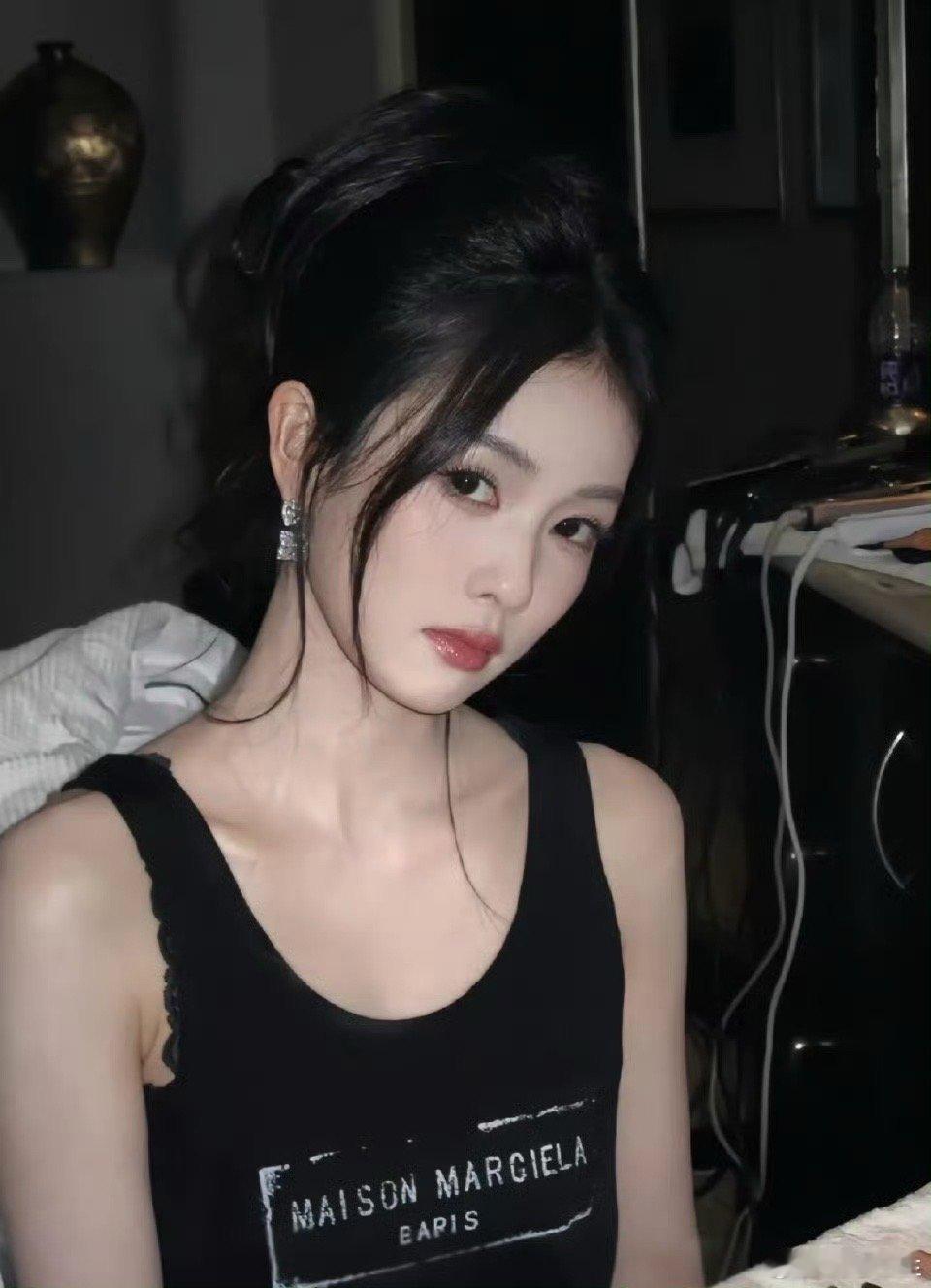 白鹿路边下车抓私生一个12一个13