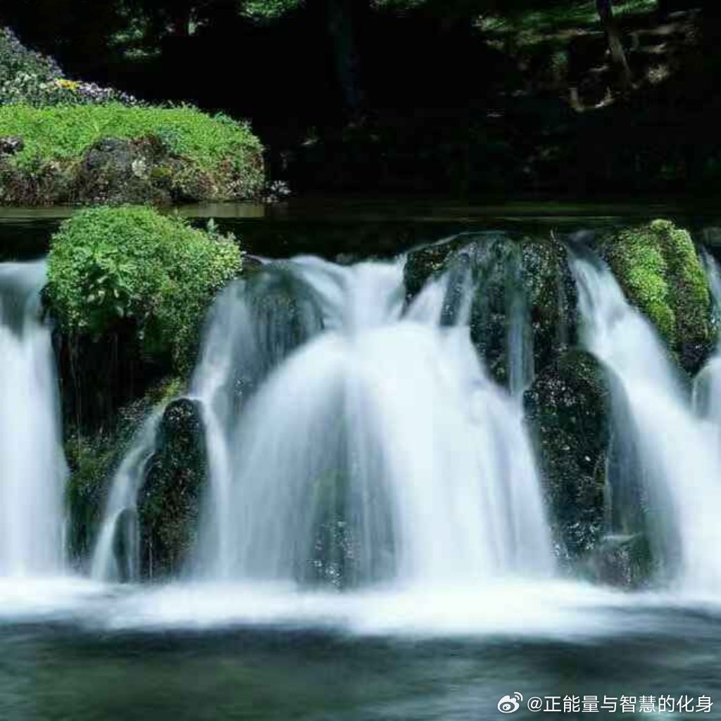 高兴的事情不要和别人说，因为别人会不高兴；不高兴的事情也不要说，因为别人会很高兴