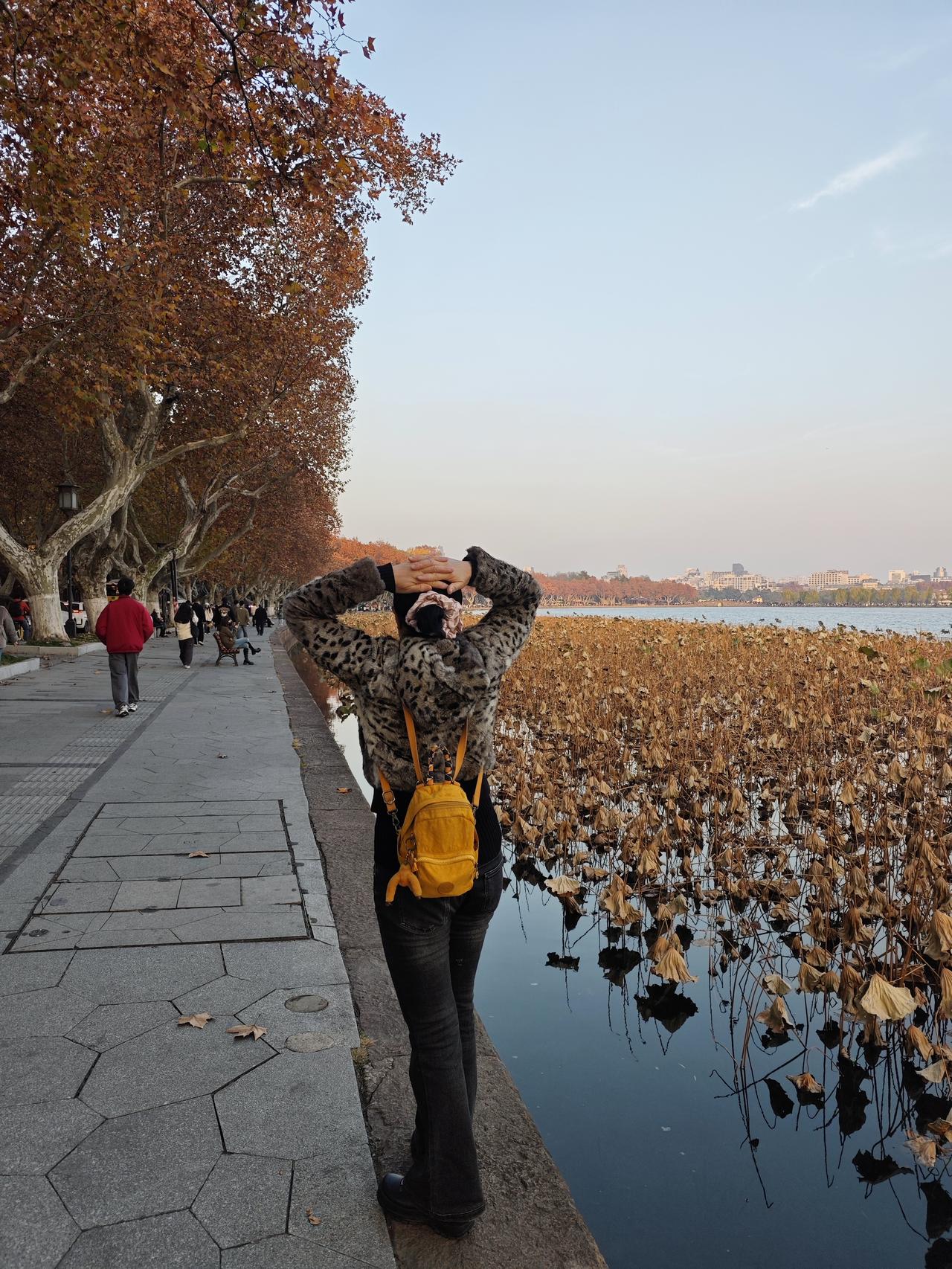 自己和家人身体健康，孩子事业有成，父母笑口常开，不再为我们操劳，安心养老。
毕竟