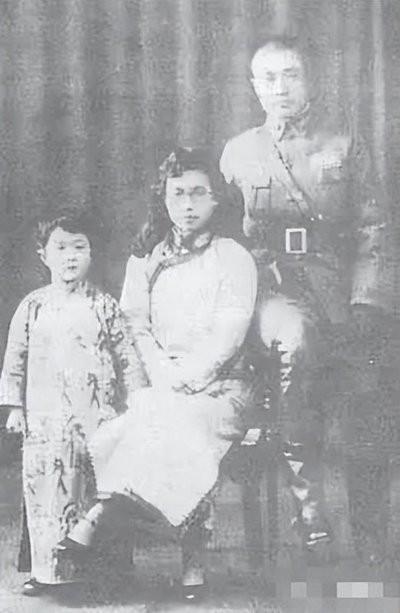 1981年杜聿明因病去世，四个儿女皆在台湾，妻子为何坚决留在大陆？81年杜聿明病