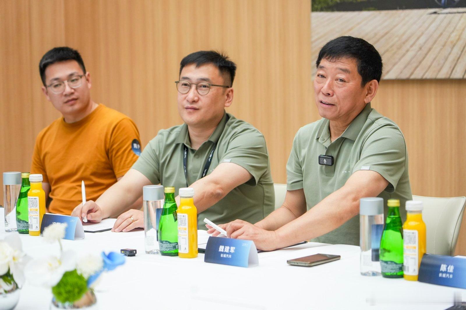 你们有没有发现，BBA这种老牌车企都是专精几个车型，三年一换代，但国内车企恨不得