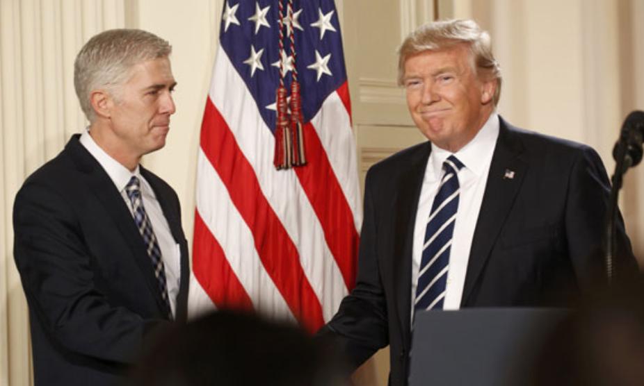 特朗普做梦也没想到，自己亲手提名的保守派大法官，竟然成了终结他关税帝国的“刺客”