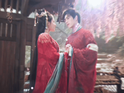 陈飞宇白日提灯坟围感告白 别人告白浪漫唯美，段胥直接告白入坟！贺思慕的过往全是离