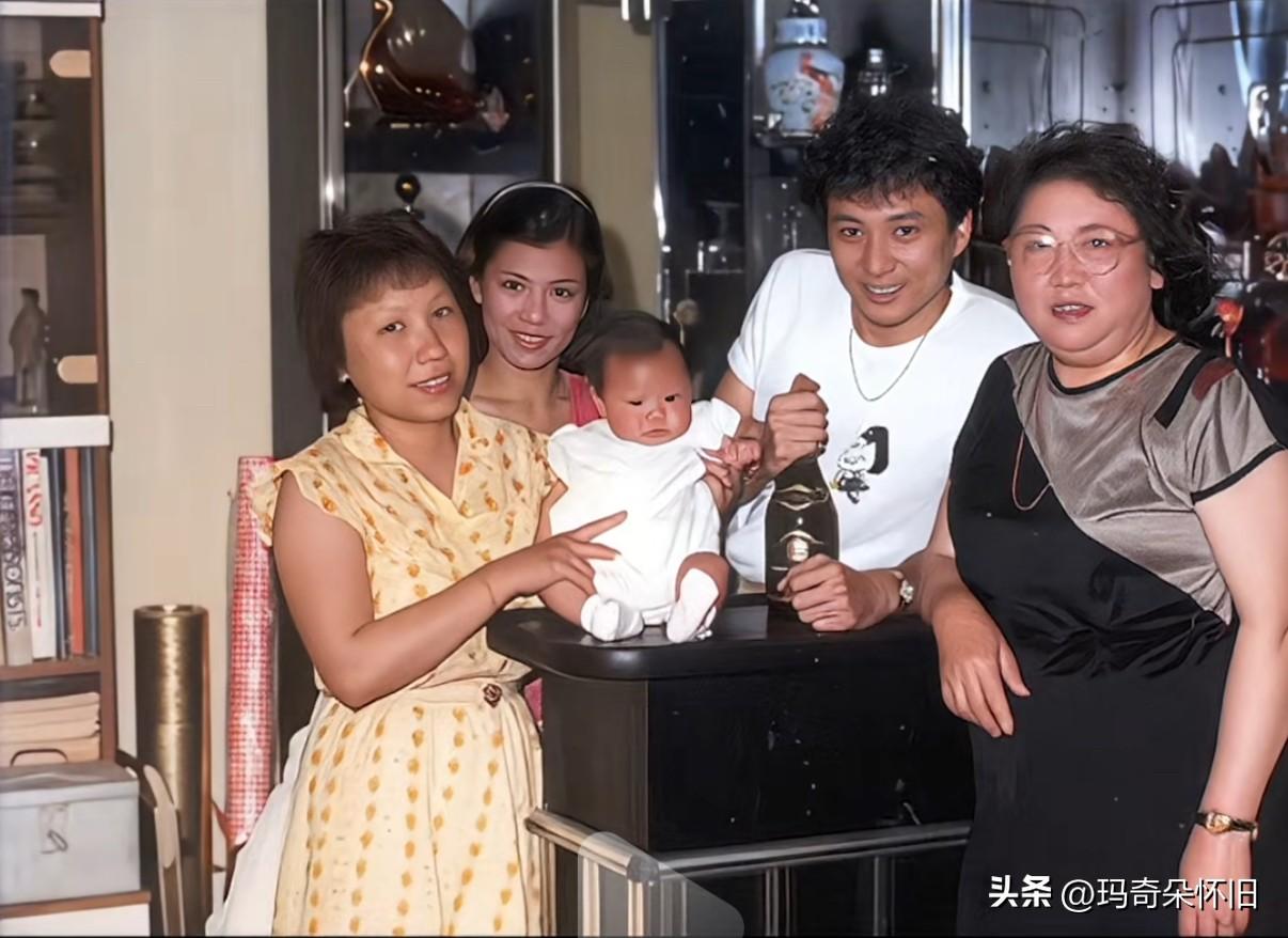 图说翁美玲｜1983年英国探亲旧照，定格她一生最甜的时光✨

1983年，正是翁