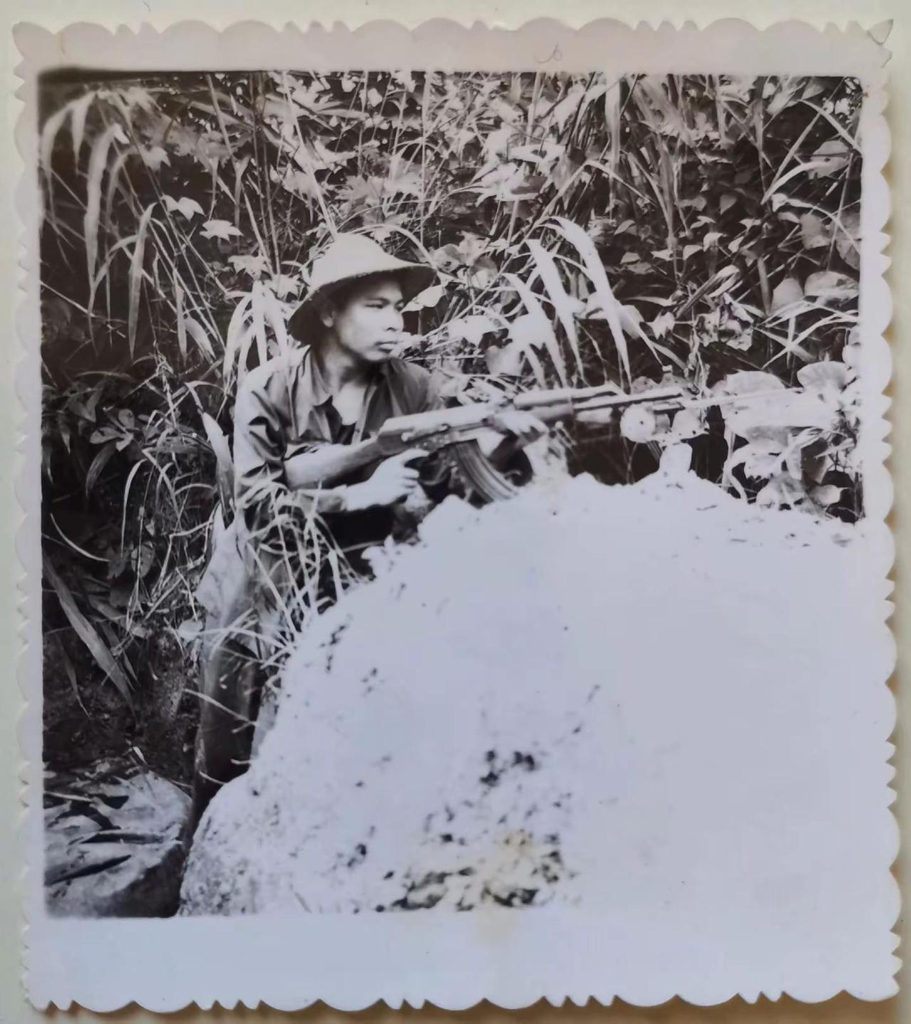 11军32师96团2营6连云南籍参战老兵李晋云，驻守146高地。