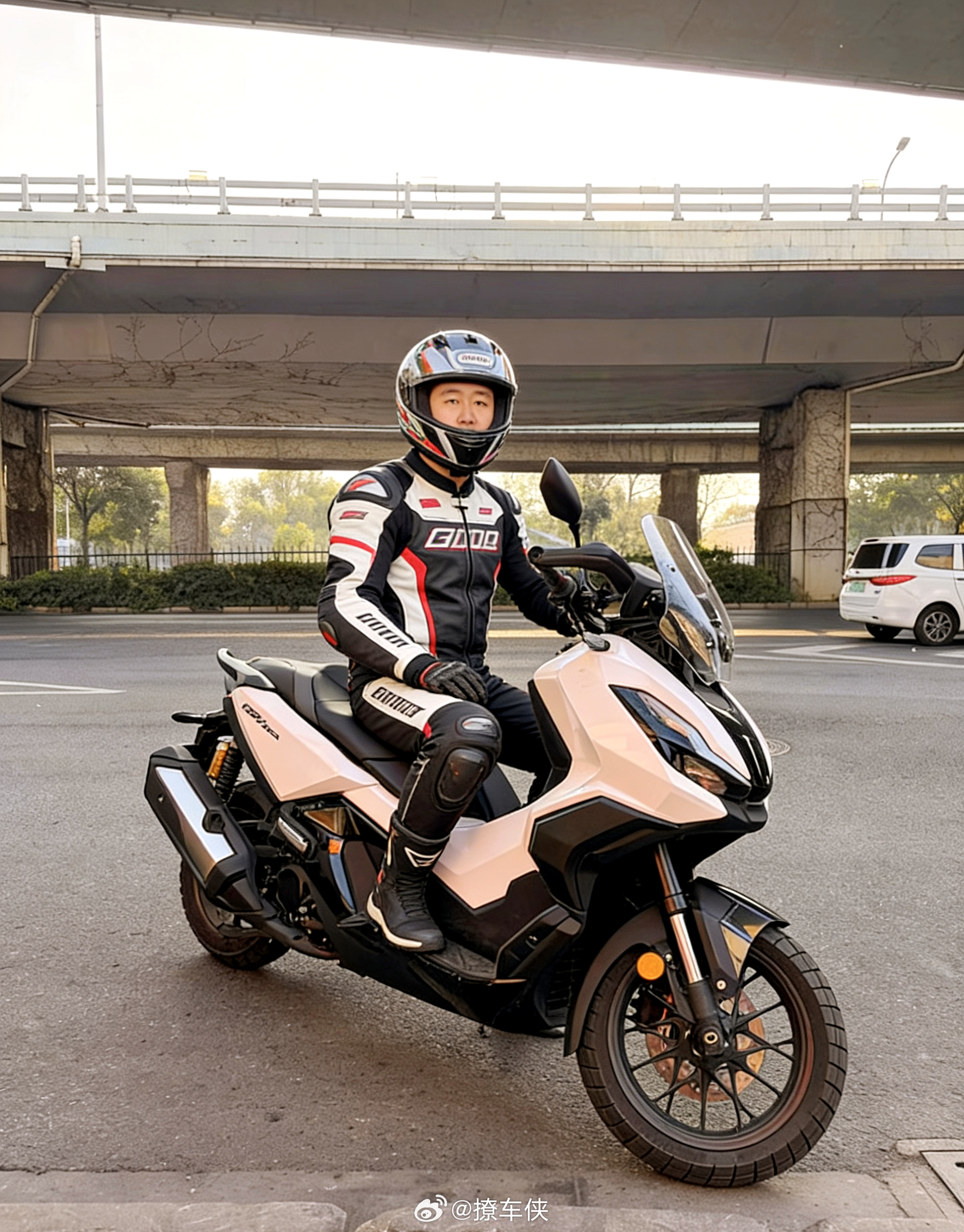 最近天气不错，特别适合骑摩托车出去遛弯儿摩托