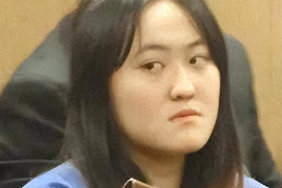 2015年，赴美女留学生拿烟头烫同学，扇耳光，法庭上她目中无人，公然叫嚣：“能快