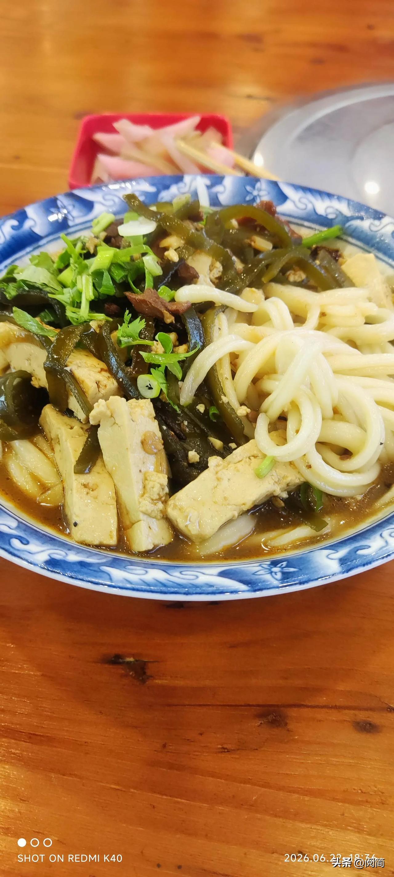 呼市特色~家常剔鱼子
老板介绍了几种剔鱼子，家常版的 传统版的，还有各种炒剔鱼子