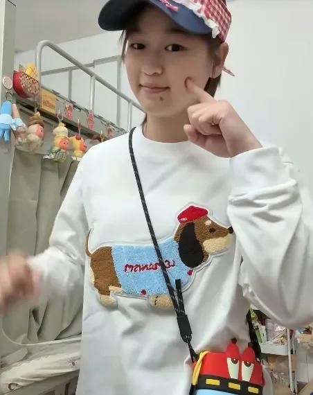 全红婵最新训练照，暴瘦亮相状态回归。


最近，全红婵在社交平台晒出一张训练后的
