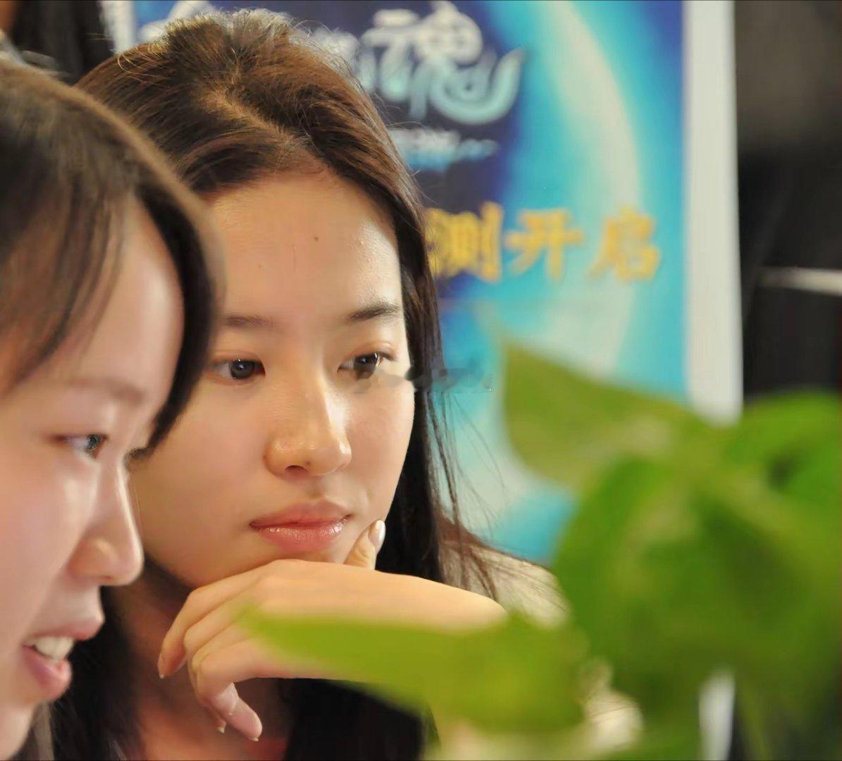 11年时，刘亦菲参加《倩女幽魂》的活动，来我们办公室参观 