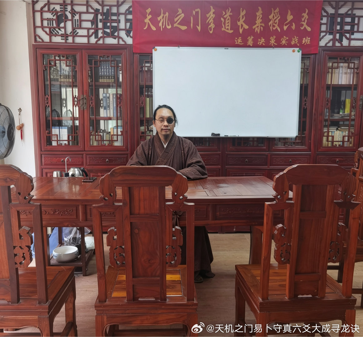 在外读书、独自异地打拼的年轻人，常常困惑学业前程、感情发展，想要寻找专业师傅测算