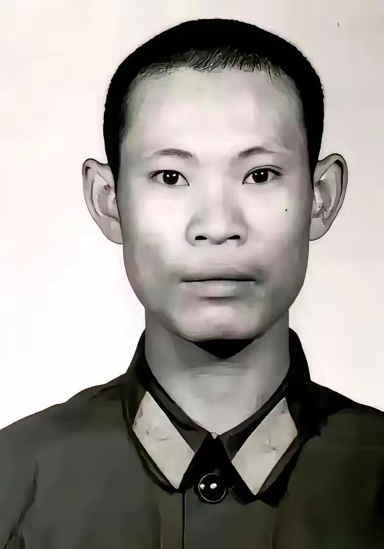 1982年，边防某部的营区里出了个"怪人"杨国跃。连长看他底子好，拍板让他当班长