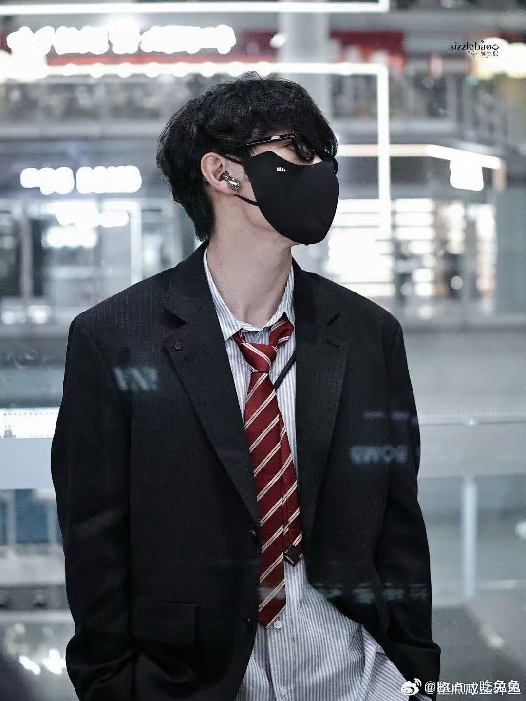 代旭 在机场失去的都要夺回来 代旭有保镖了代旭用一场机场造型完成完美逆袭，从被挤