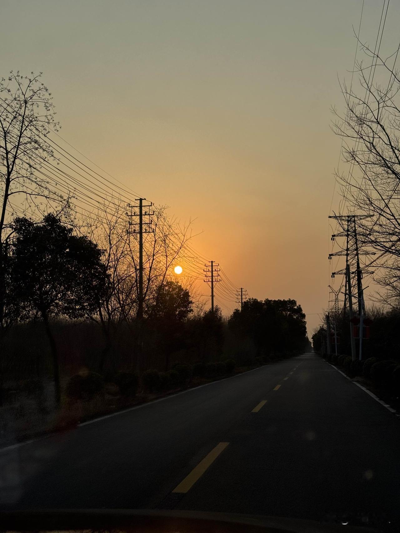 迎着夕阳，一路向西，回家过年！