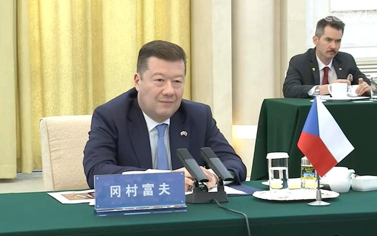 捷克议长主动承诺：以后不会再有官方人员窜台
 
 23日，捷克众议院议长冈村富夫