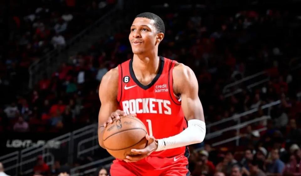 火箭队选择哪三位年轻球员作为建队基石？

后场：杰伦格林、阿门汤普森、惠特摩尔
