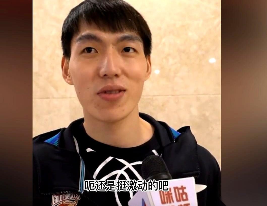 季后赛场均2.3分，三分命中率连三成都不到。
要是换成咱们普通打工人交出这种KP
