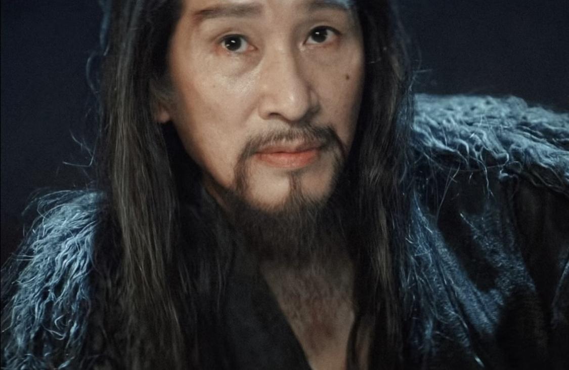 言凤山囚禁铁秣王十五年不杀，是为了制衡顾玉。

铁秣军队牵制着顾玉的白文虎，言凤