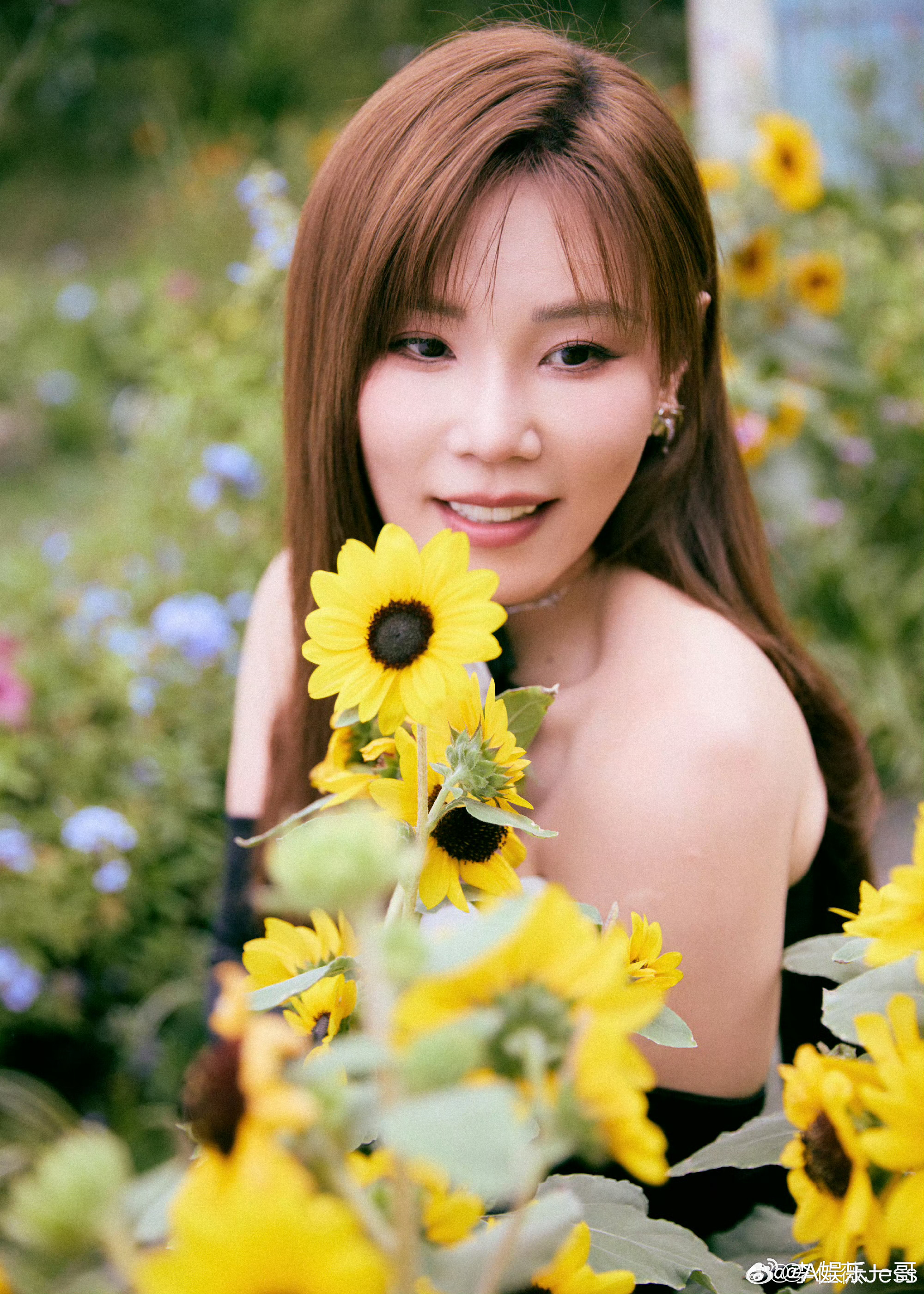 李佳薇 佳薇姐参加了歌手2025成功翻火了，如果再去参加浪姐，感觉会更火李佳薇