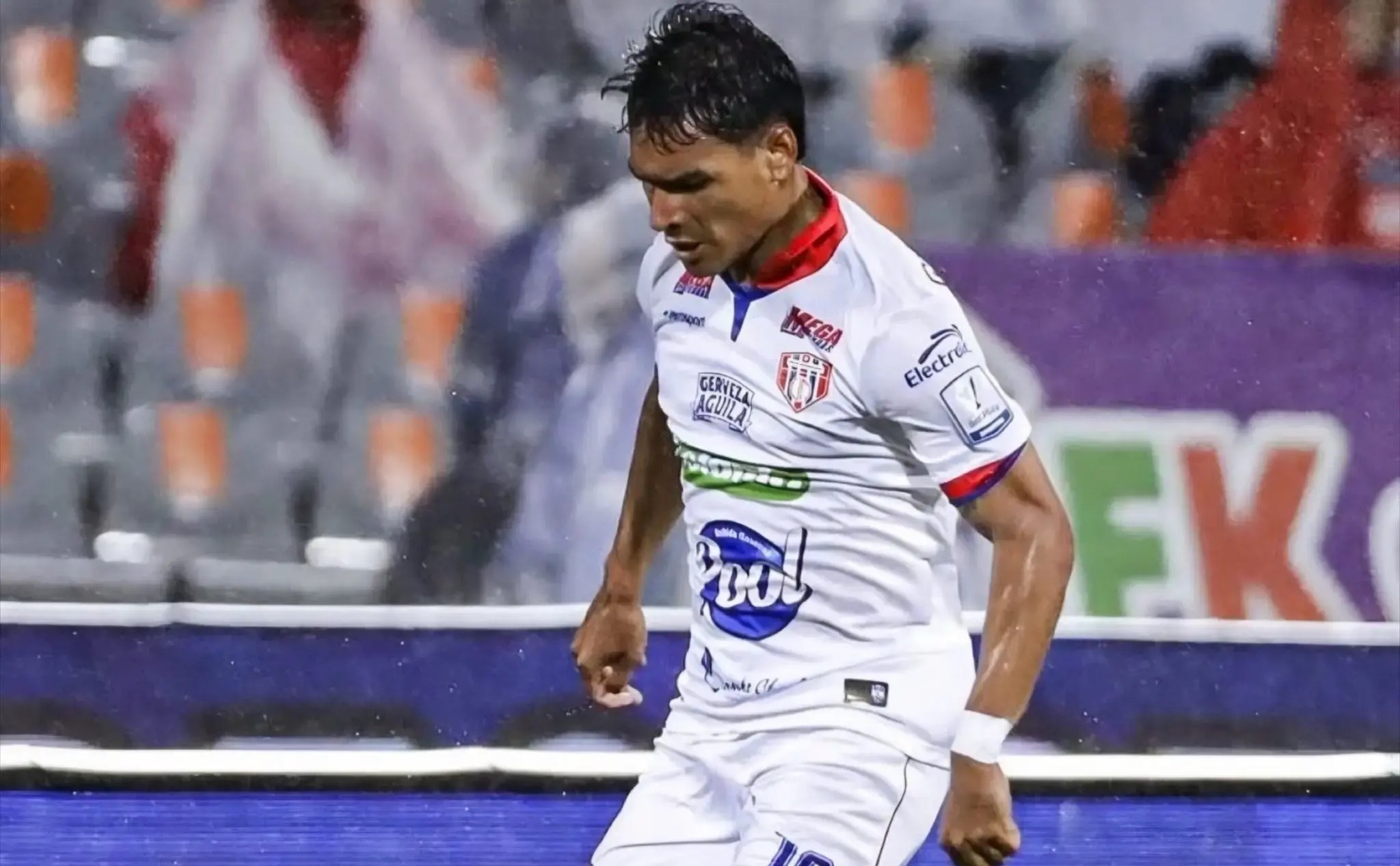 记者：辽宁铁人与俄超马哈奇卡拉有意签下哥伦比亚中场萨缅托据长期工作在哥伦比亚的阿