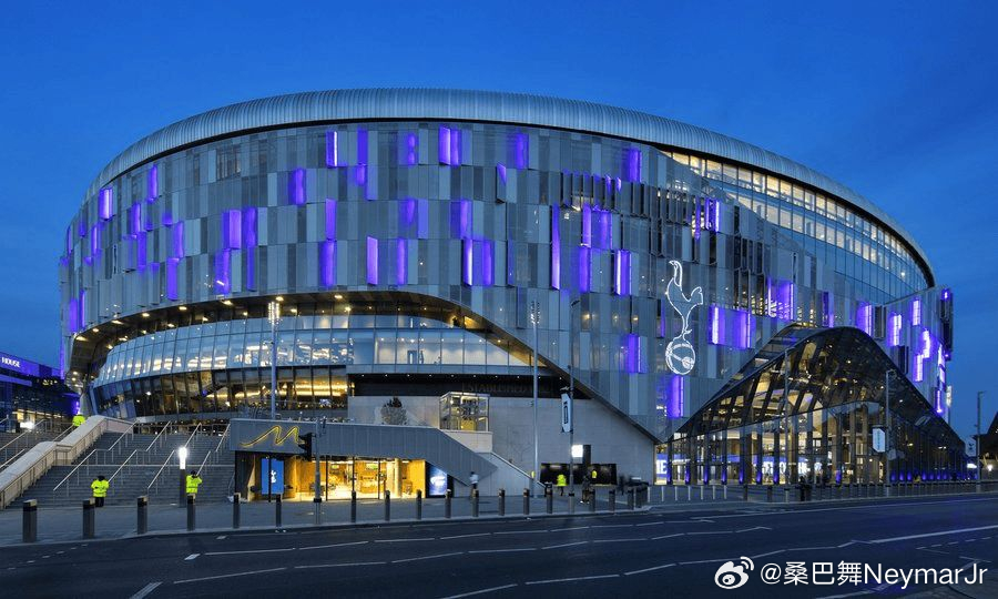 热刺考虑任命本-戴维斯 ，让他作为球员兼教练执教球队在解雇图多尔后，俱乐部头号目