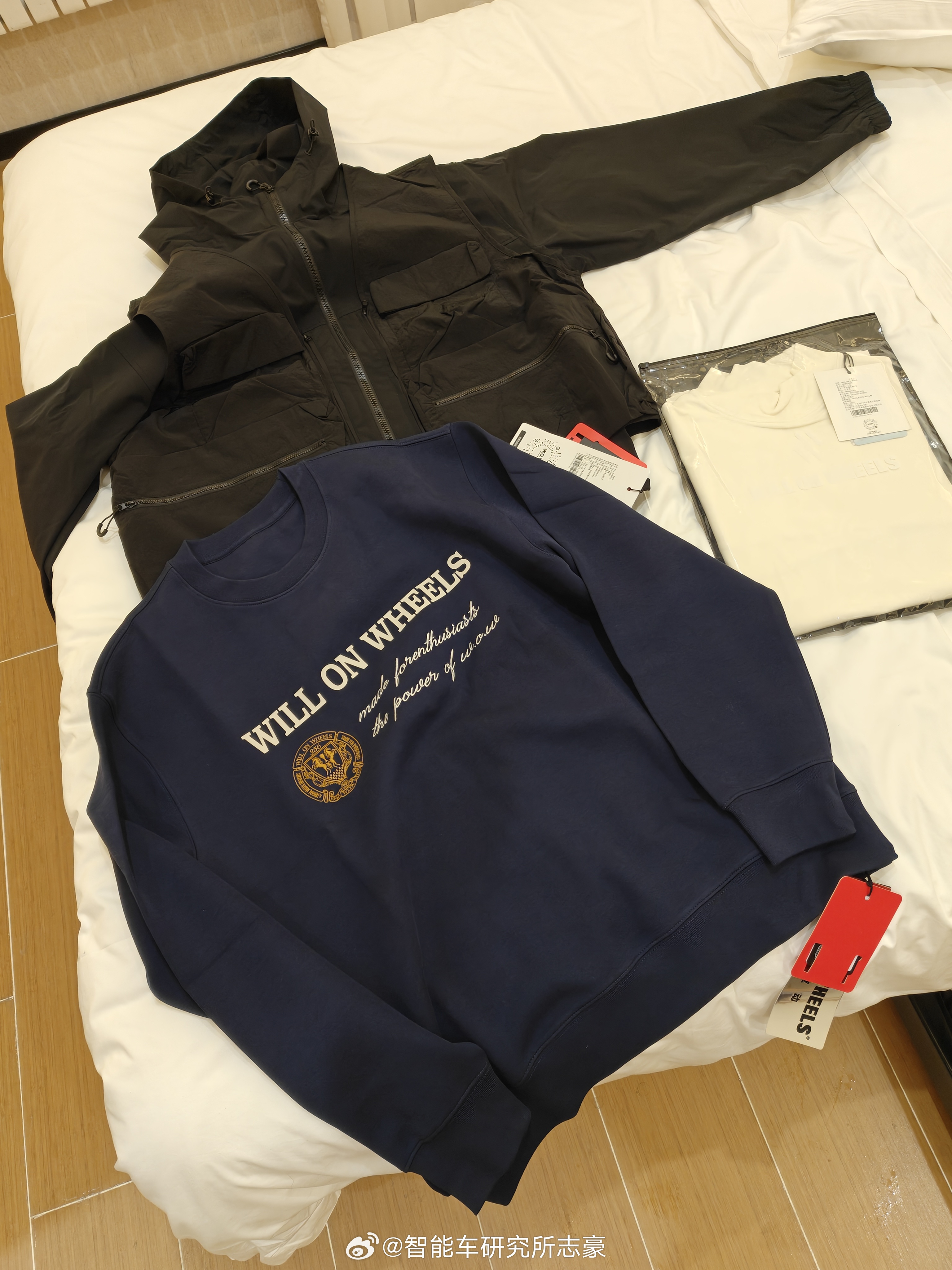 冰天雪地的牙克石，收到w.o.w的投喂。本来以为这趟就一个冰雪体验，就只穿了黑色