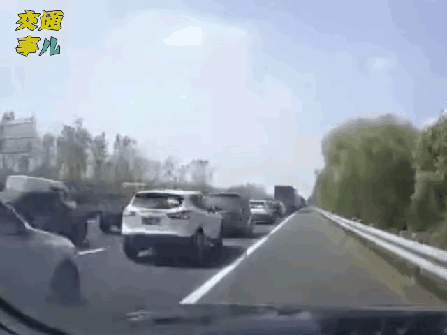 只能说两个人都是太着急了，疏于观察。一个是内急，一个是心急。结果挺悲催，一个肉疼