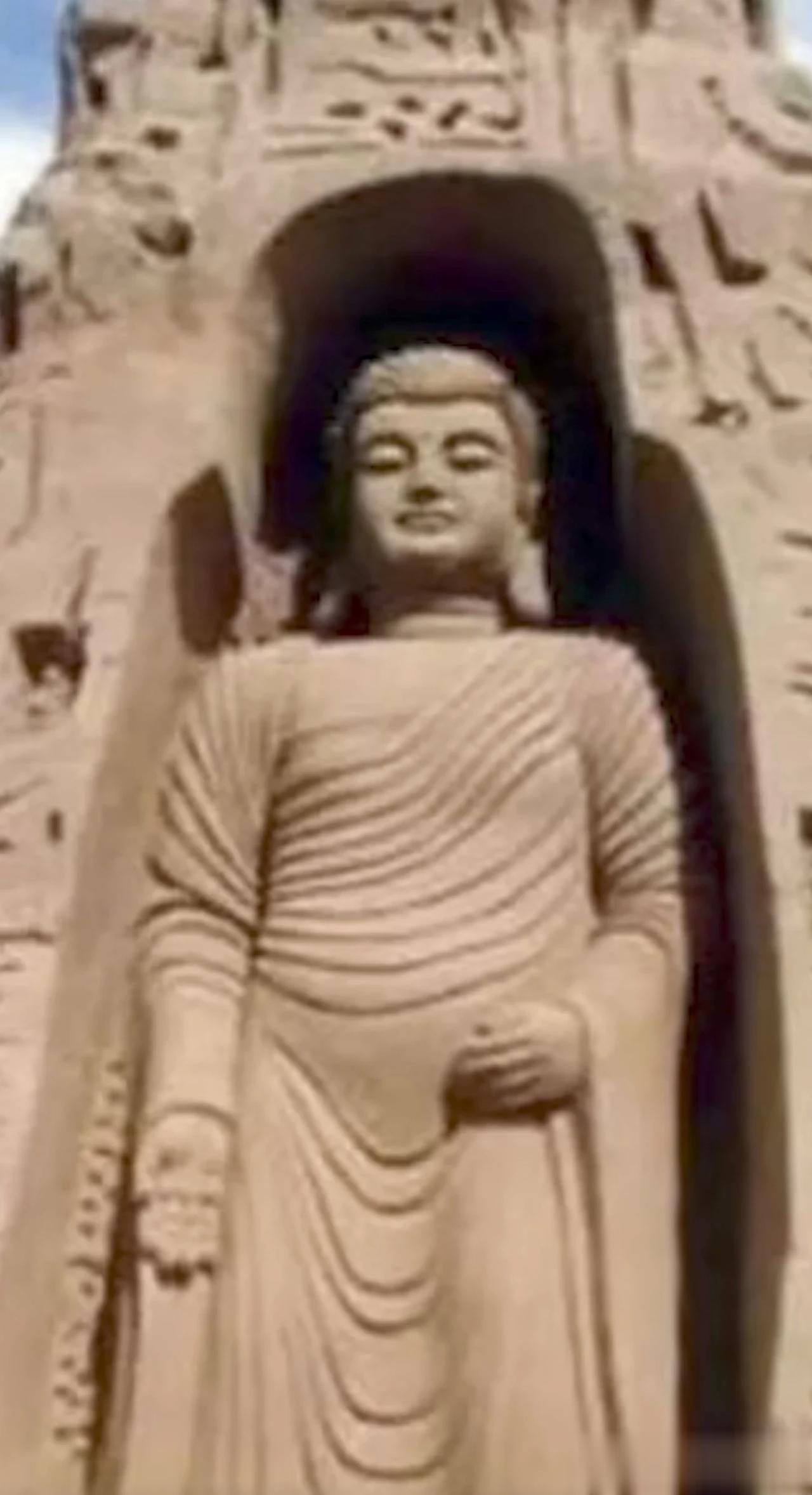 2001年3月12日，塔利班炸毁了开凿于1500年前的巴米扬大佛。
巴米扬大佛是