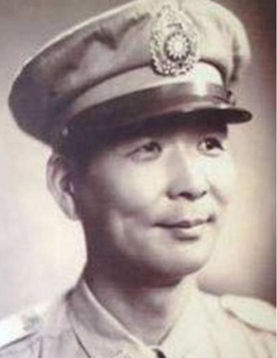 1943年胡琏在山地战斗中表现出色，他认为日本的大炮和坦克装备都非常先进，不应该