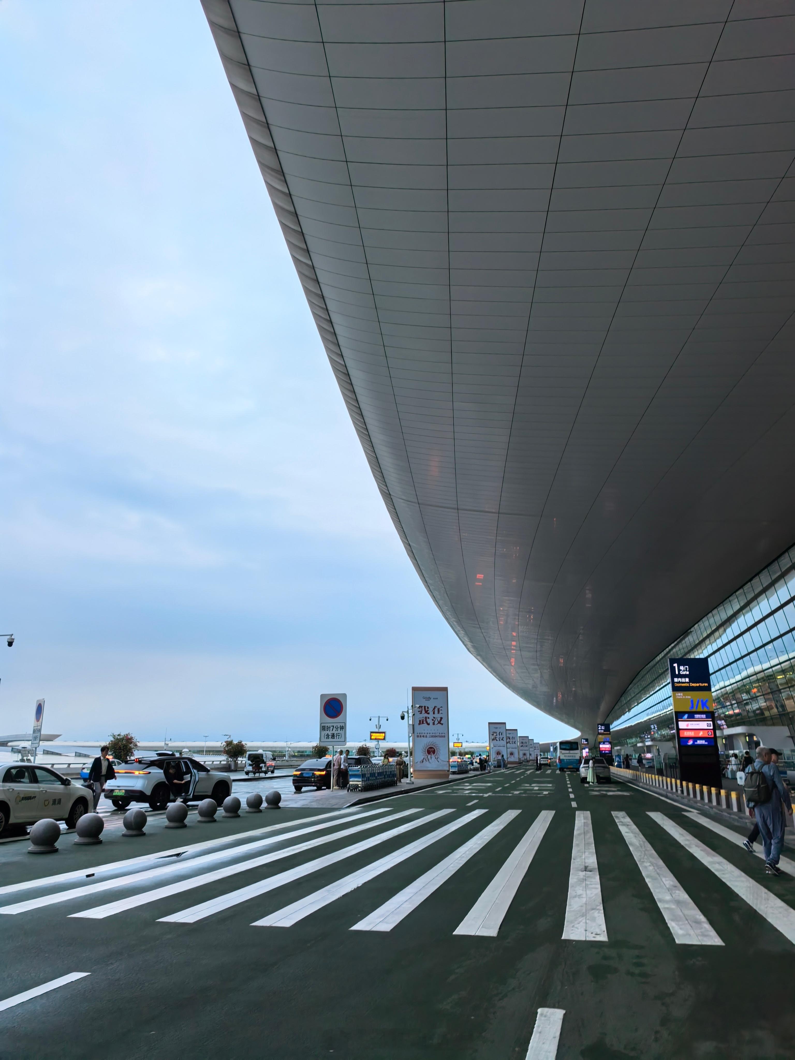 高考时间 回京回京接外甥高考吃顿好的，话说大雨不会延误吧～ ​​​