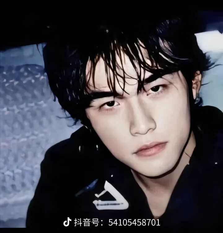 周同学来给周杰伦预热了 周同学一出现，就知道周杰伦的惊喜要来了！仿佛是青春的信使