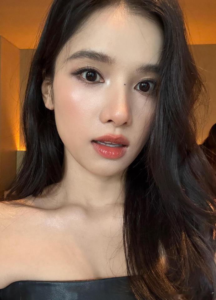 张婧仪豹塑眼妆张婧仪无滤镜原相机神颜野性妆容适配度超高，张婧仪豹塑眼妆，眉眼之间