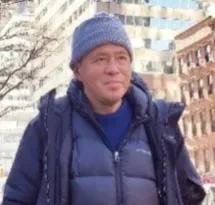 复旦流浪博士孙卫东在美搬新家，有女子陪护，气色变好。网友争论：欢迎他回国吗？

