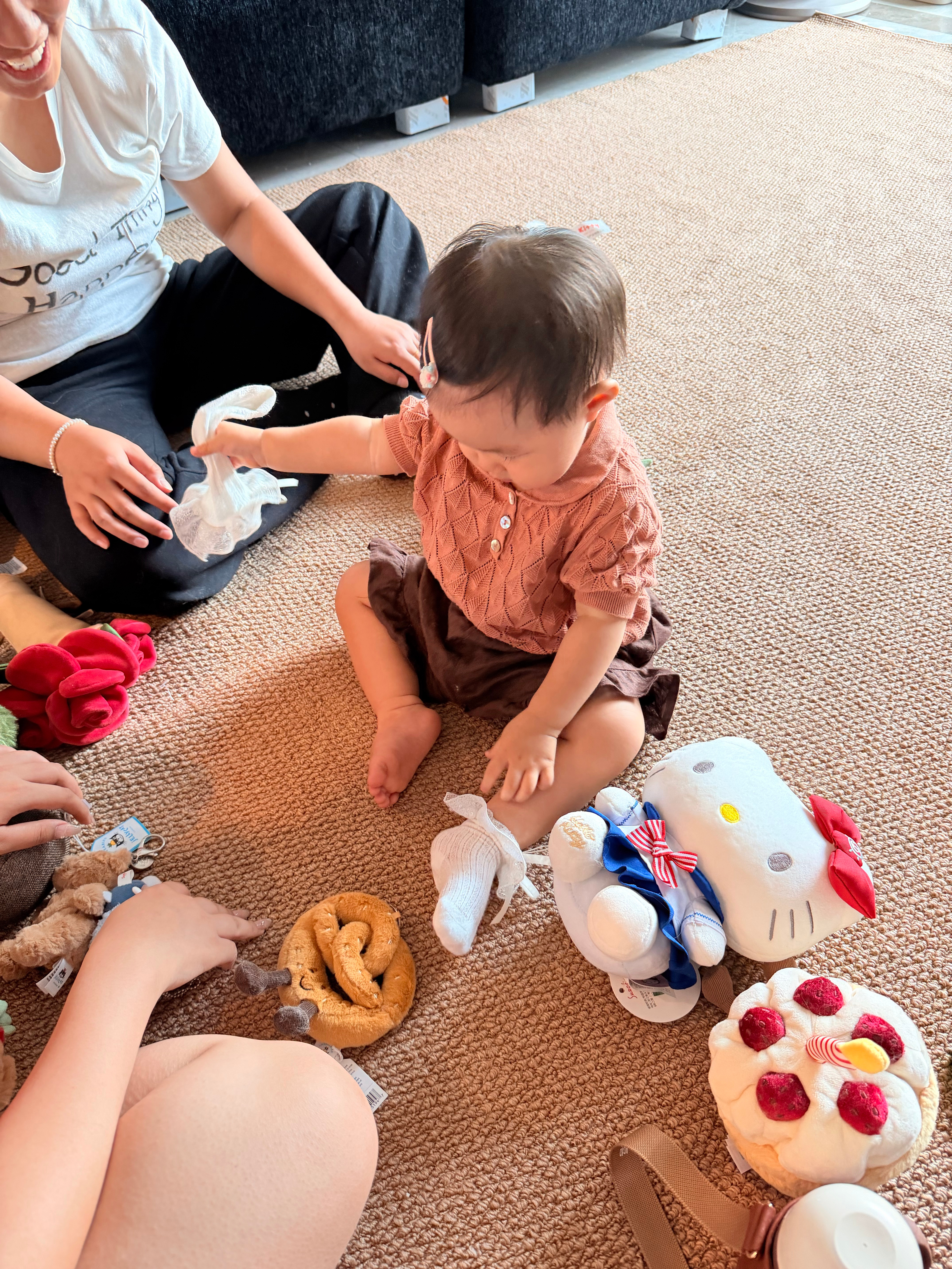 人类幼崽好可爱！我朋友带着她小外甥女来我家玩有一种已经步入人生下一阶段的感觉好像