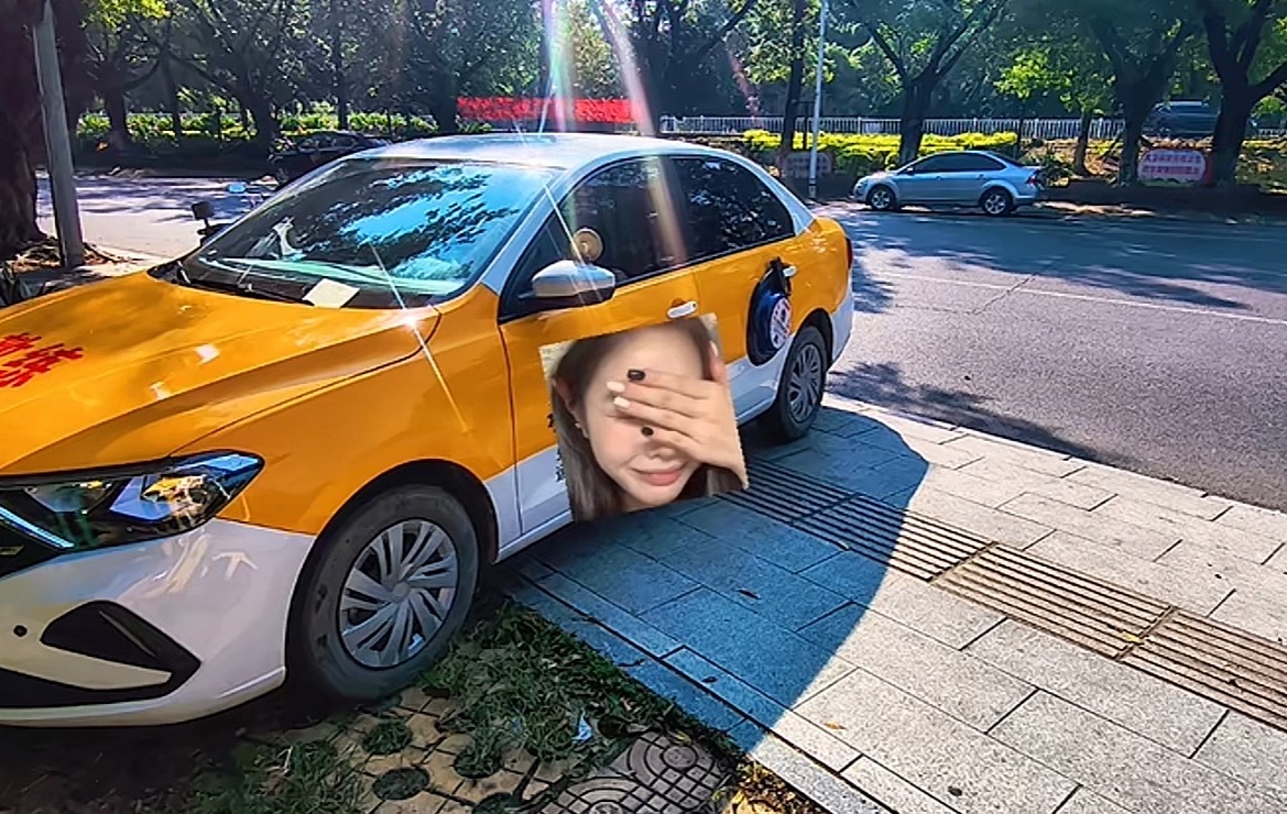 9月12日，网友反映：玉林北流一教练车乱停车被盖一个违停吸盘。还敢乱停车吗？[笑