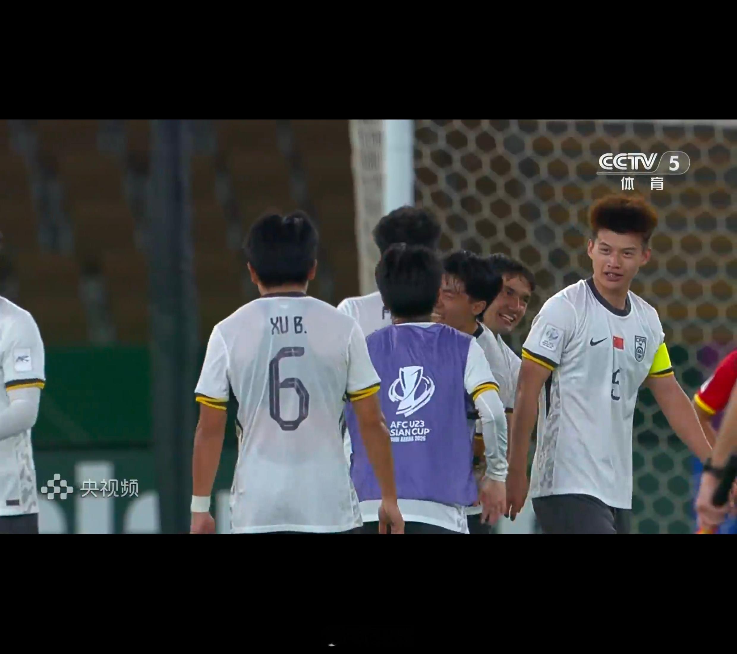 确实看国字号好久没这么爽过了（尽管去年现场还看了U20赢球，但那只是小组赛），让