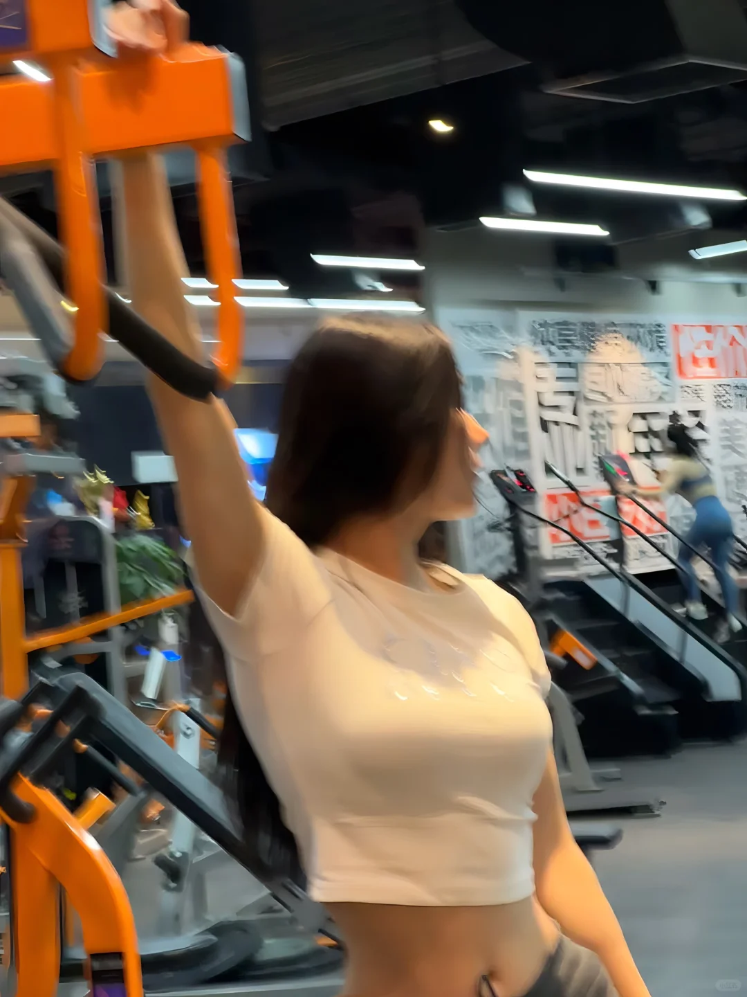 自信最美 健身女孩 因为热爱所以坚持