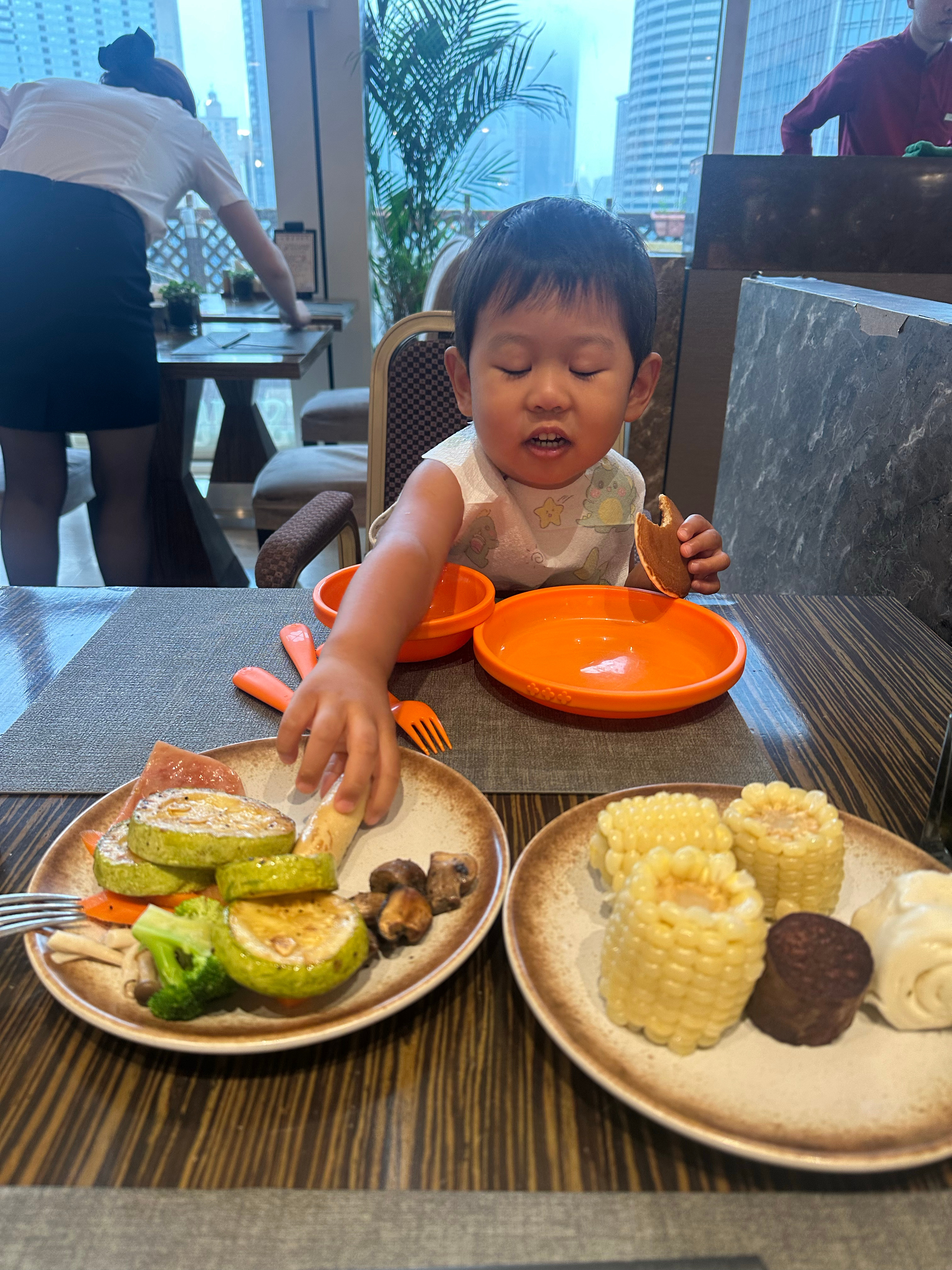 今天下雨了！不知道去哪呢。 