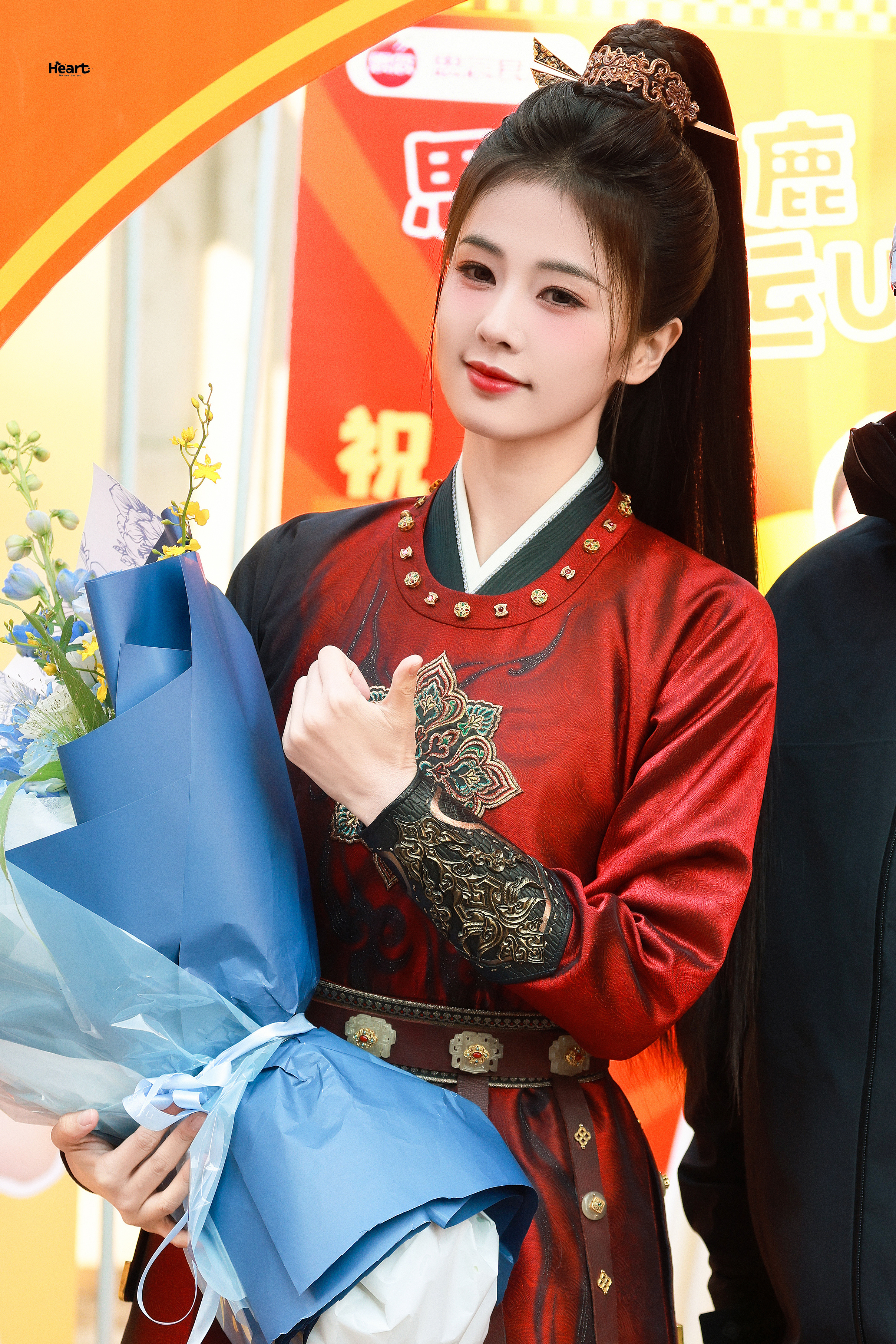 和白鹿一起说“谢谢思念～”感谢来到横店拍摄现场探班的思念~买水饺🥟买汤圆⚪️ 