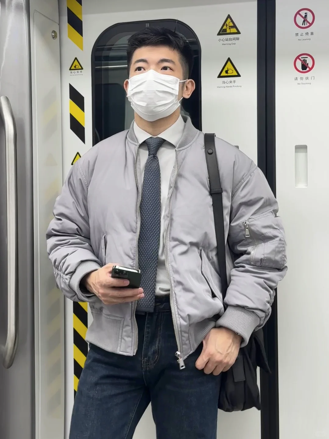 男生冬季通勤也可以试试飞行员羽绒夹克