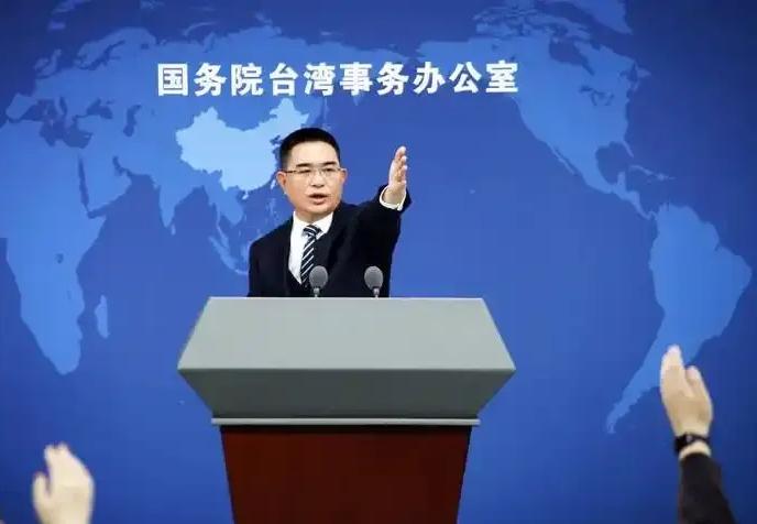 7月29日，上海动物园的两只小熊猫顺利“飞”到台北市立动物园亮相。

消息一出，