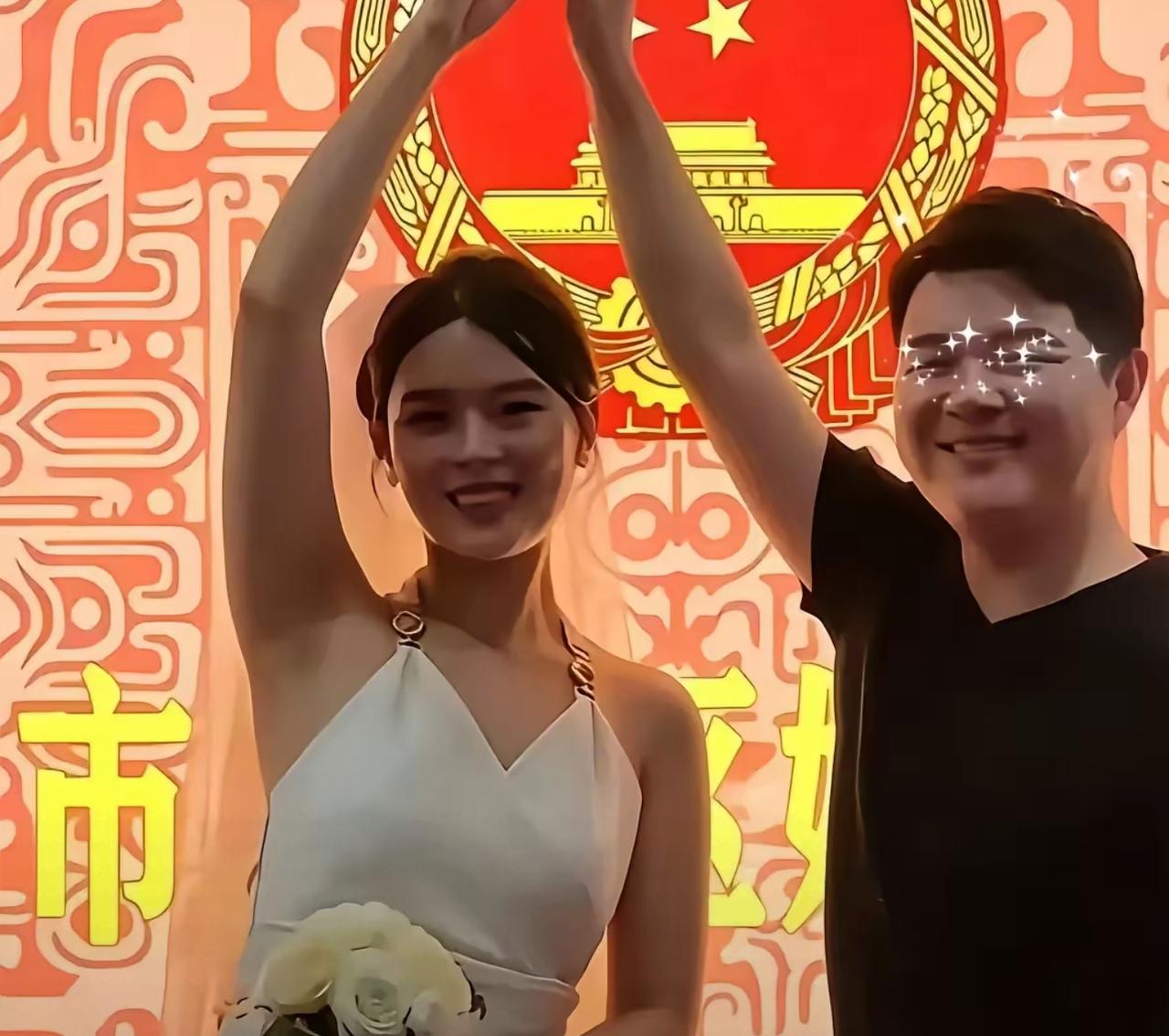 “夫妻之间如果不共财产，怎么共心？” “房子存款全给老婆！”杭州男子七夕结婚火了