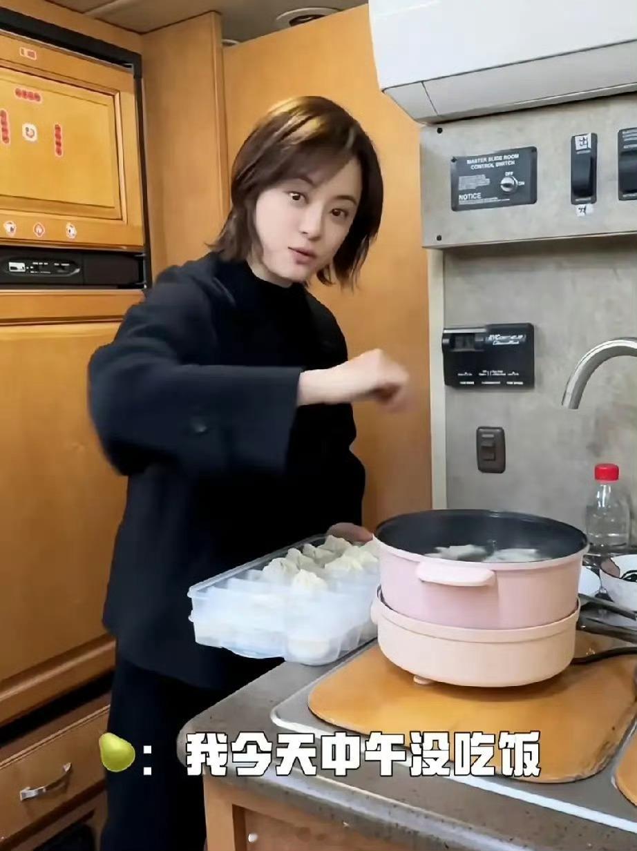 孙俪一餐就吃六个饺子真的很克制了 