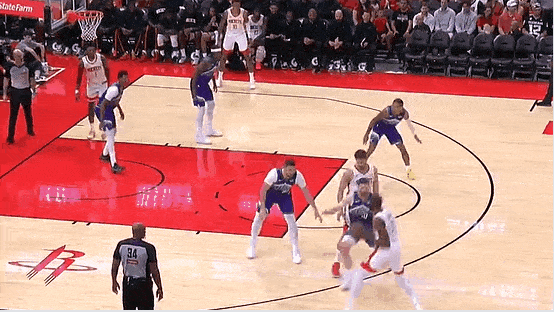 逆天手感！杜兰特轻松完成2+1！
在今天NBA季前赛火箭对阵爵士的第三节中，杜兰