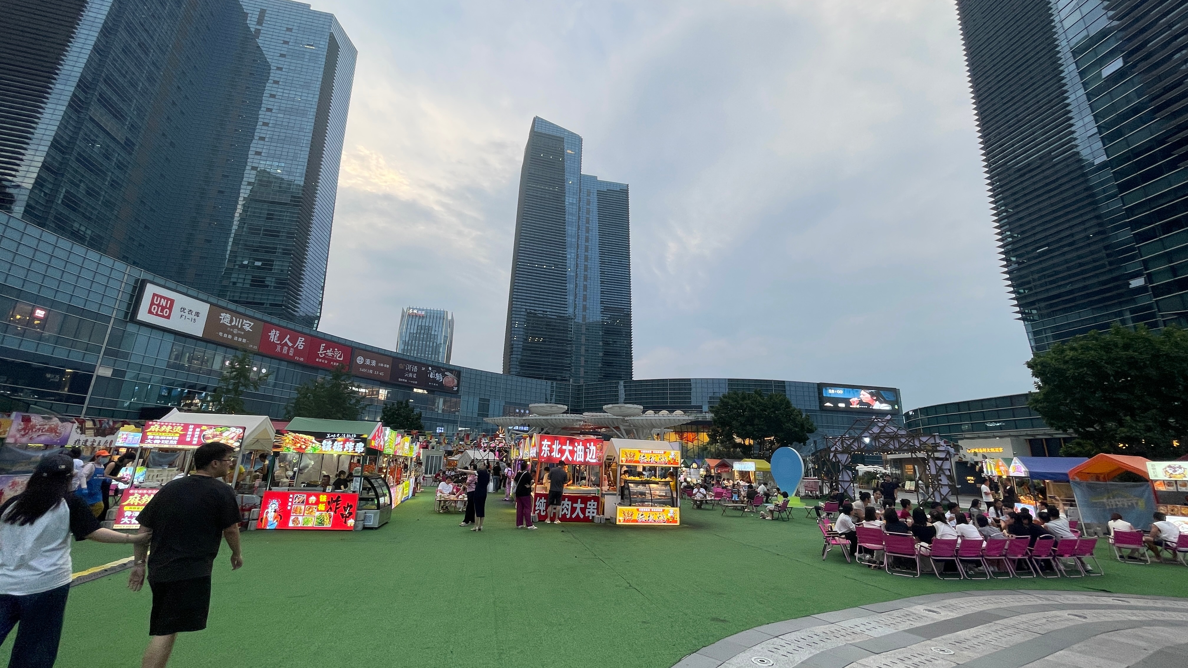 夜市摊主靠世界杯3天赚够1个月世界杯带火夜市生意翻3倍原来世界杯不仅能诞生冠军，