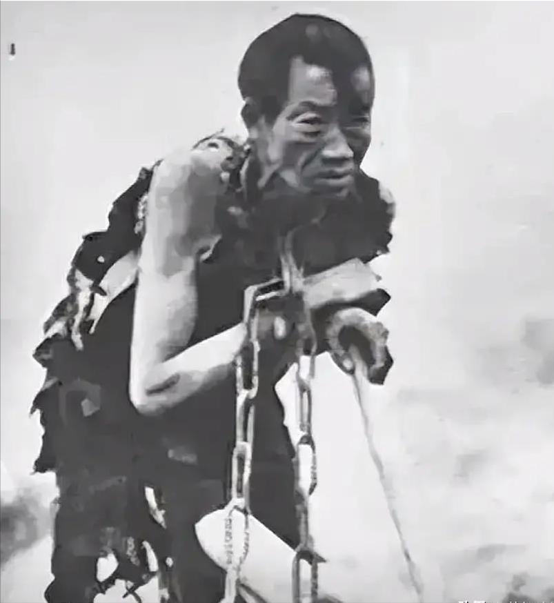1949年青海解放后，他看到解放军帽子上的红星，对站岗的战士说：“我叫廖永和，是