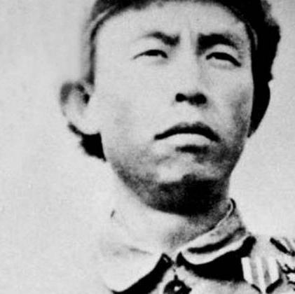 1953年9月，河南省招待所的领导，对残疾的招待员老雷说：“老雷，你这么大的人物