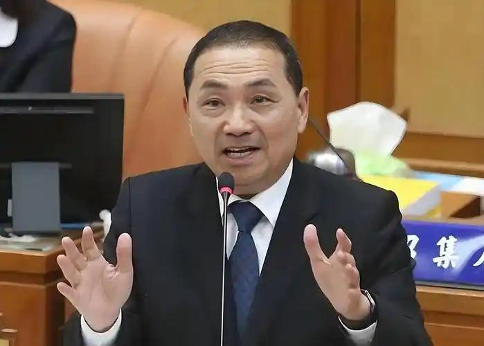台“新北市长”侯友宜作出回应，7月12日新北市长侯友宜视察巴威台风灾后复原时，一