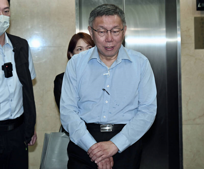 【民调多次领跑，柯文哲有戏？】王晓笛：除了按下两岸交往的暂停键，“太阳花运动”还