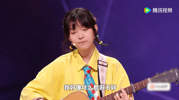 TFBOYS的不完美小孩是唱给大人的脱口秀和Ta的朋友们谁被舞台这段弹唱狠狠破防